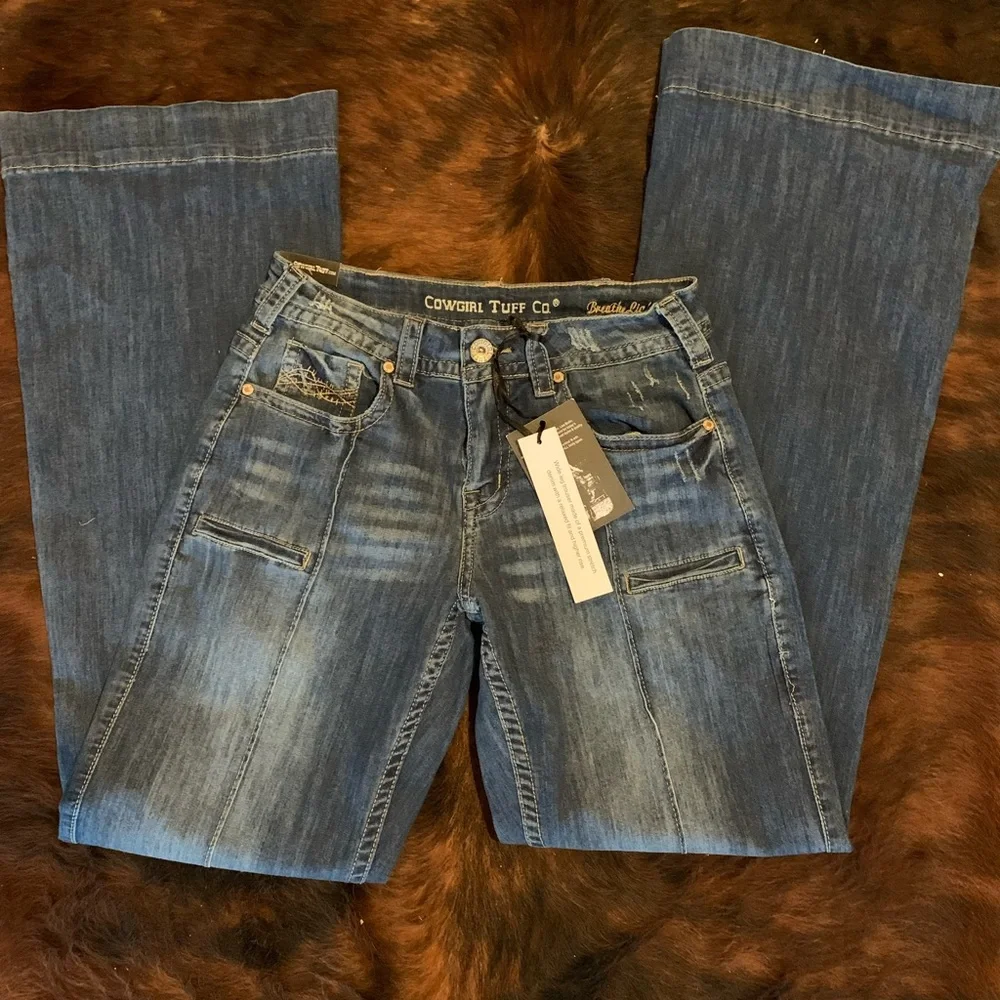 NWT Cowgirl Tuff jeans in size 28x35. - Picture 2 of 2